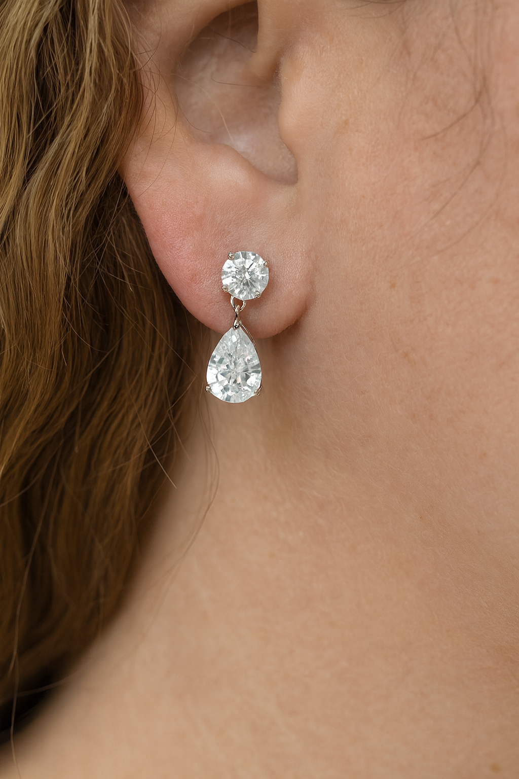 4.92 Carat Pear Drop Earrings: Rental